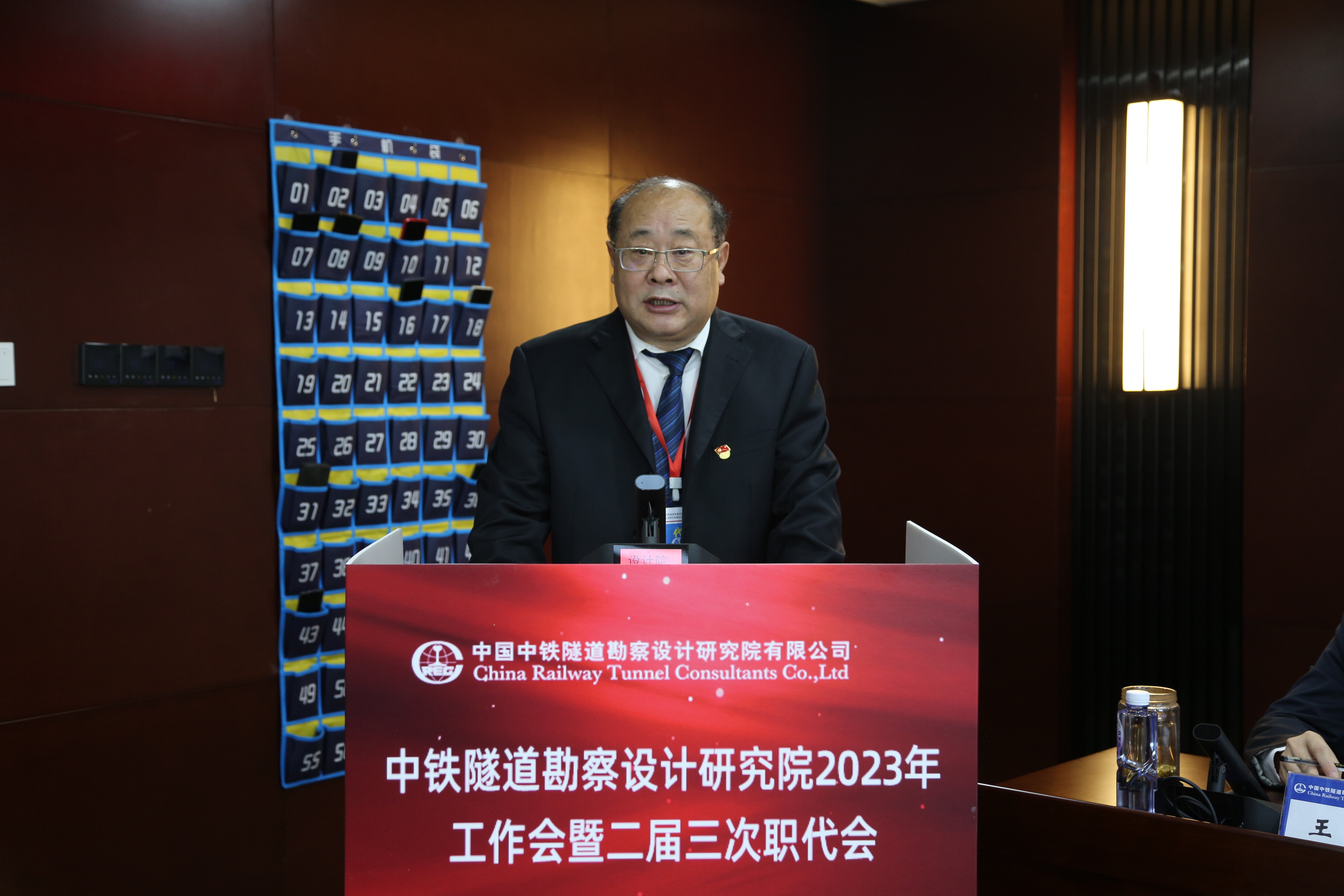 行政报告.jpg